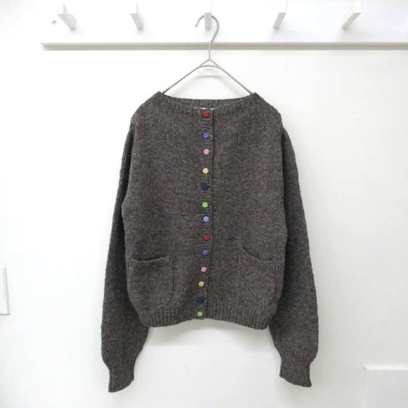 Peru カラフル釦ボトルネックカーディガン GY3